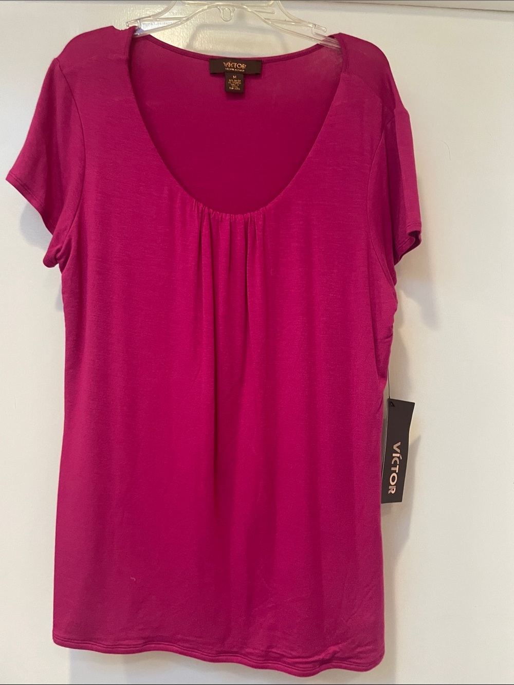 Victor Alfaro Women's Fuchsia Scoop Neck Short Sleeve Tee